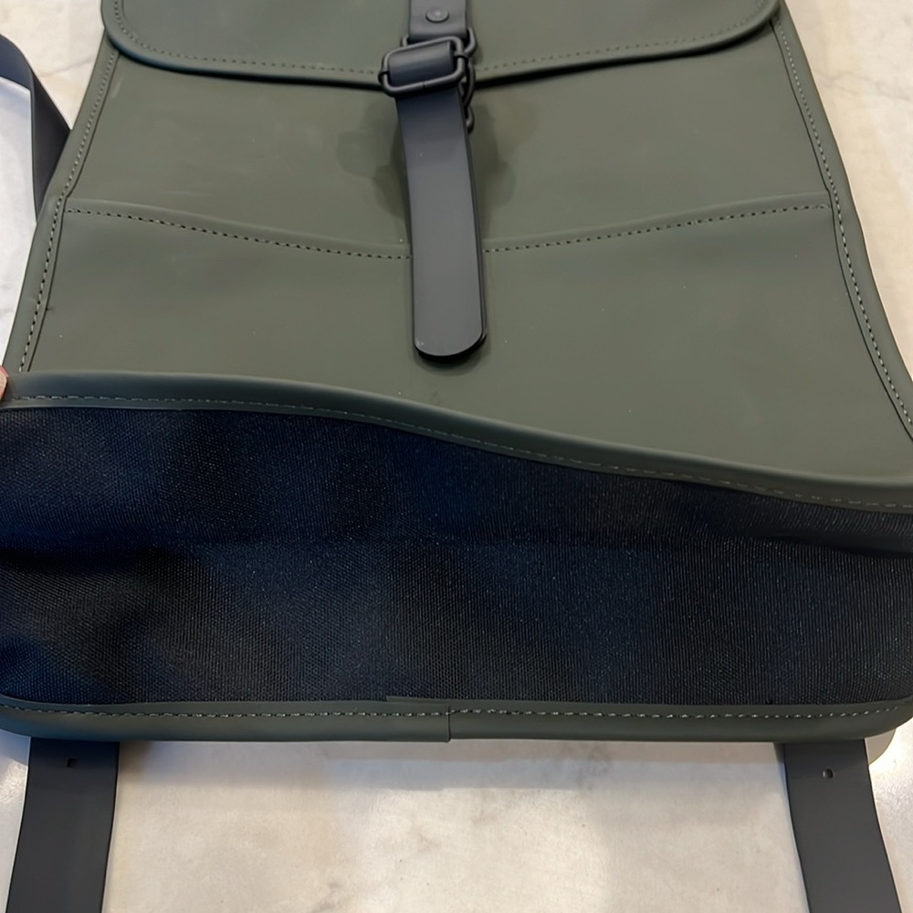 RAINS rubber effect backpack - Picture 9 of 11